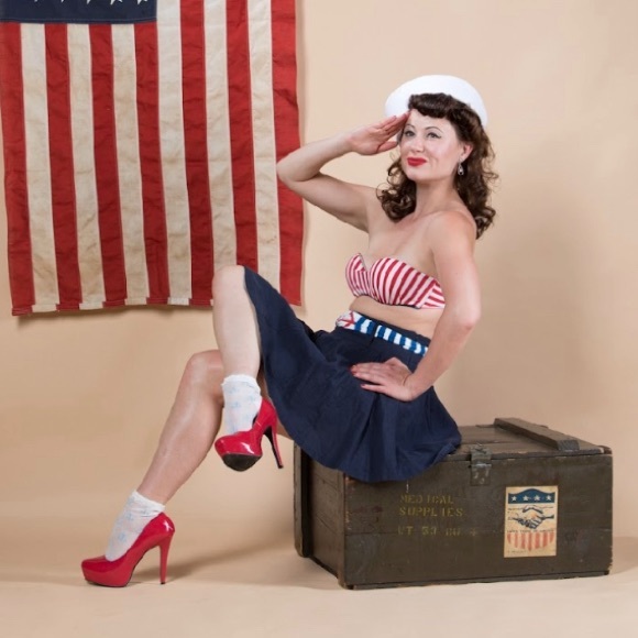 Meet your Posher, Carrie - Picture 1 of 8